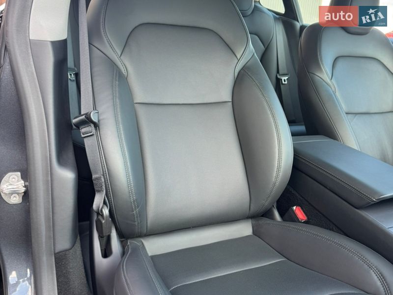 Седан Tesla Model 3 2024 в Стрые