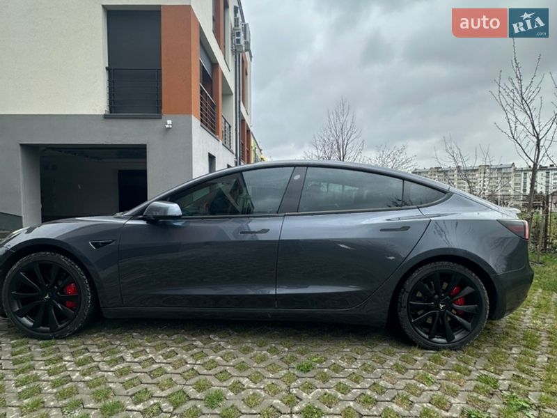 Седан Tesla Model 3 2022 в Ивано-Франковске