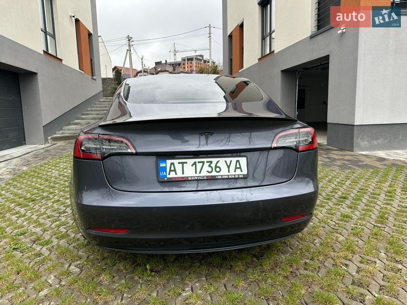 Седан Tesla Model 3 2022 в Ивано-Франковске