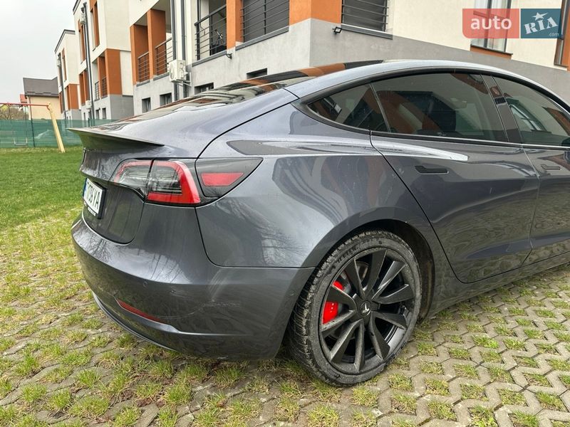 Седан Tesla Model 3 2022 в Ивано-Франковске