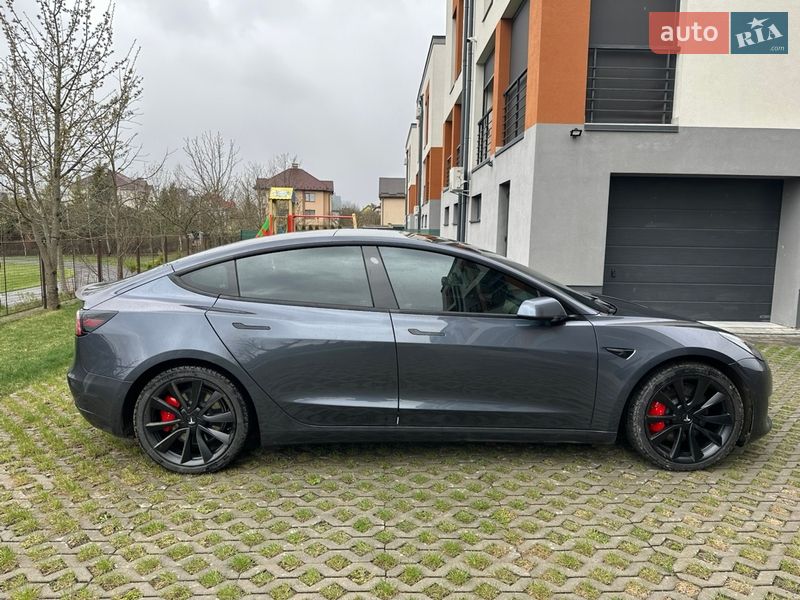 Седан Tesla Model 3 2022 в Ивано-Франковске