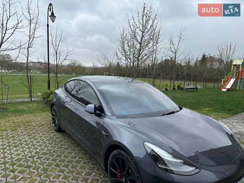Седан Tesla Model 3 2022 в Ивано-Франковске