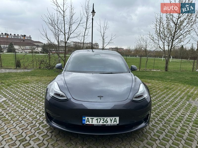 Седан Tesla Model 3 2022 в Ивано-Франковске