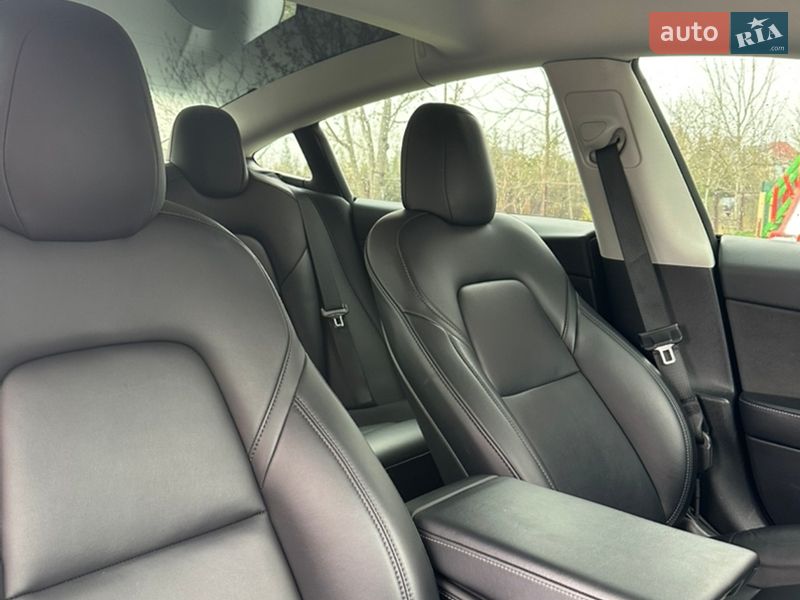 Седан Tesla Model 3 2022 в Ивано-Франковске