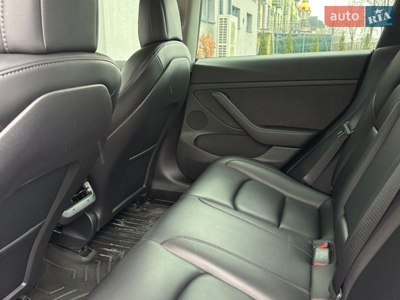Седан Tesla Model 3 2022 в Ивано-Франковске
