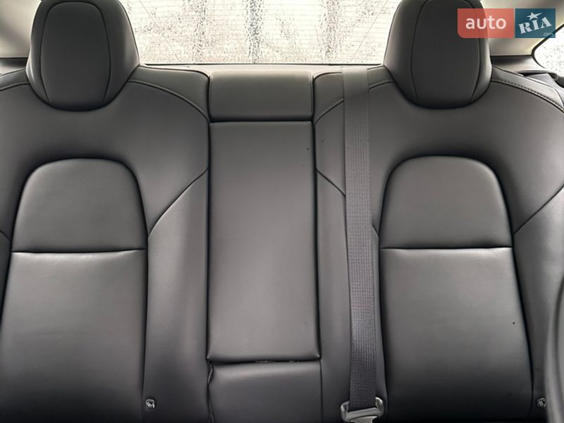 Седан Tesla Model 3 2022 в Ивано-Франковске