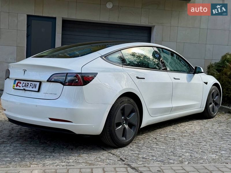 Седан Tesla Model 3 2022 в Львові