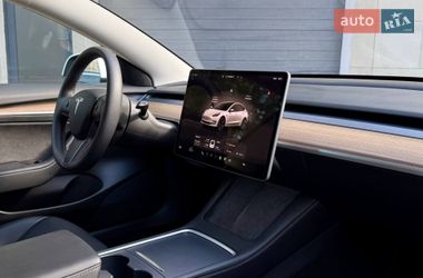 Седан Tesla Model 3 2022 в Львове