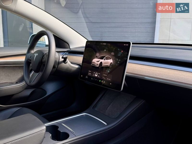 Седан Tesla Model 3 2022 в Львові