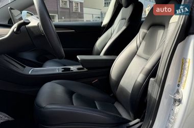 Седан Tesla Model 3 2022 в Львове