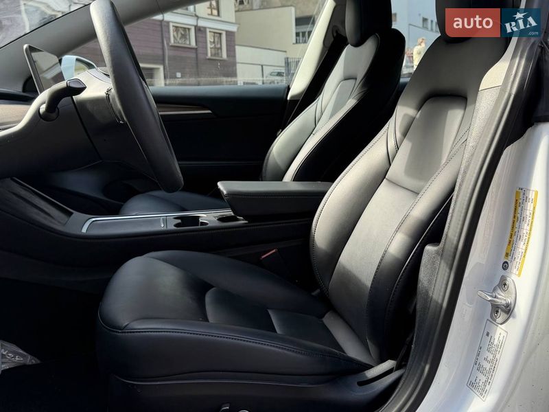 Седан Tesla Model 3 2022 в Львові