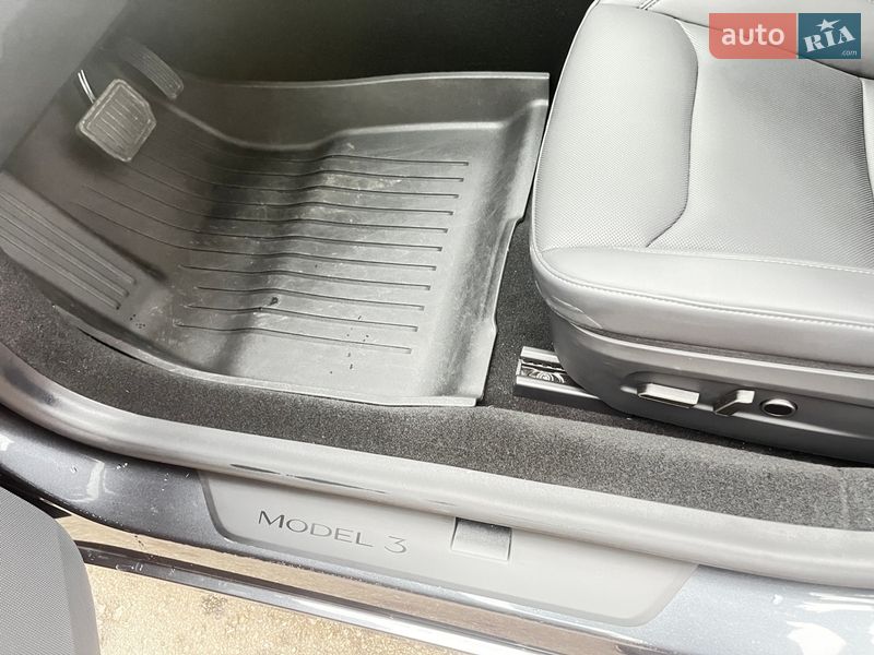 Седан Tesla Model 3 2025 в Харкові