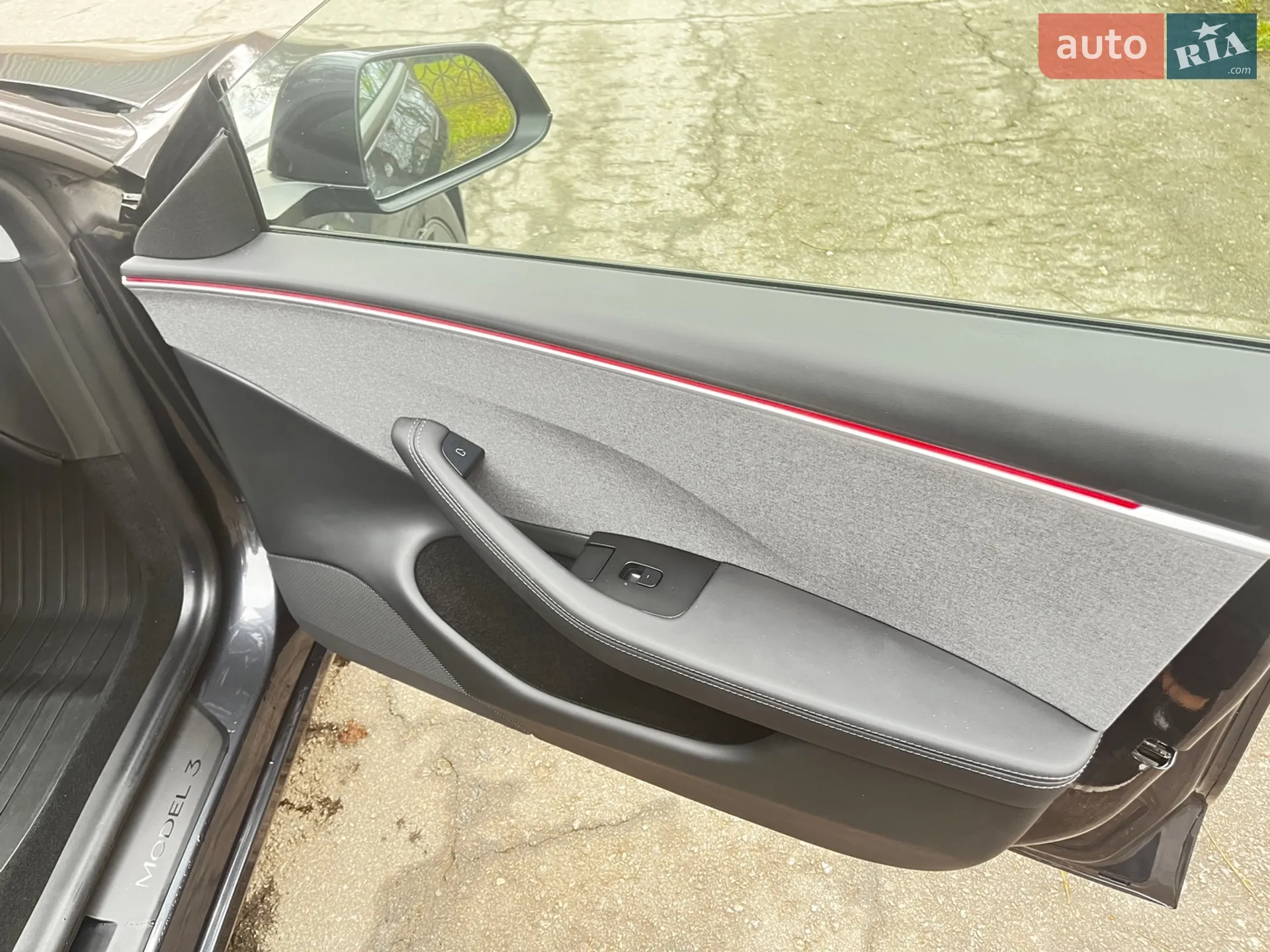 2025 Tesla Model 3 - мініатюра 12