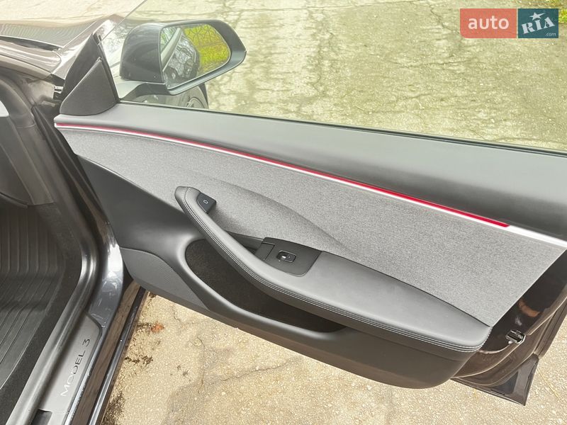 Седан Tesla Model 3 2025 в Харкові