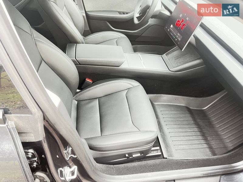 Седан Tesla Model 3 2025 в Харкові