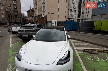Седан Tesla Model 3 2021 в Киеве