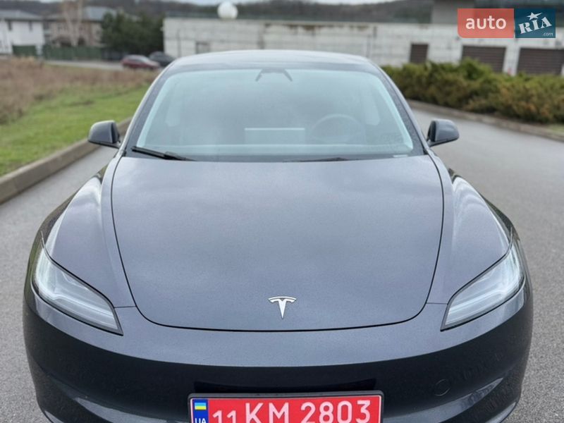 Седан Tesla Model 3 2025 в Киеве