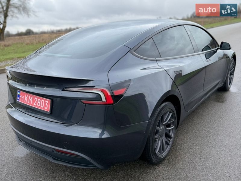 Седан Tesla Model 3 2025 в Киеве