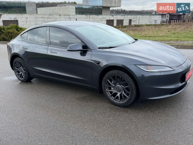 Седан Tesla Model 3 2025 в Киеве