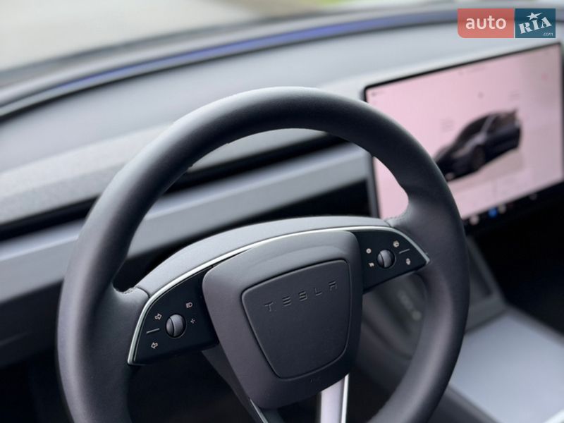 Седан Tesla Model 3 2025 в Киеве