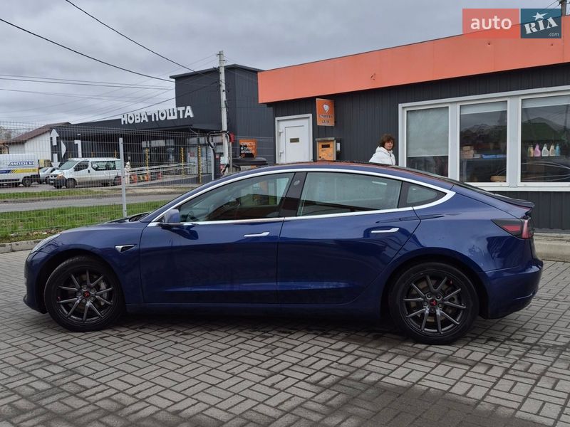 Седан Tesla Model 3 2020 в Гостомелі