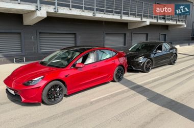 Седан Tesla Model 3 2021 в Киеве