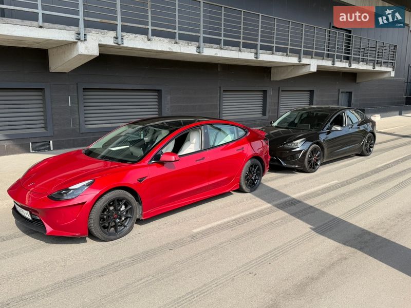 Седан Tesla Model 3 2021 в Киеве