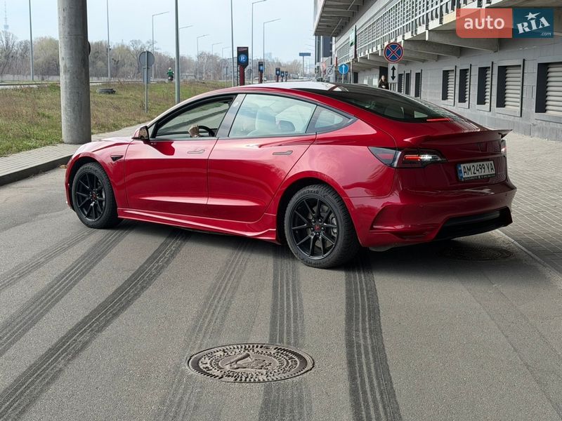 Седан Tesla Model 3 2021 в Киеве
