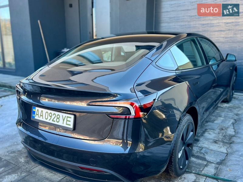 Седан Tesla Model 3 2025 в Києві