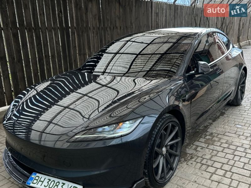 Седан Tesla Model 3 2024 в Черноморске