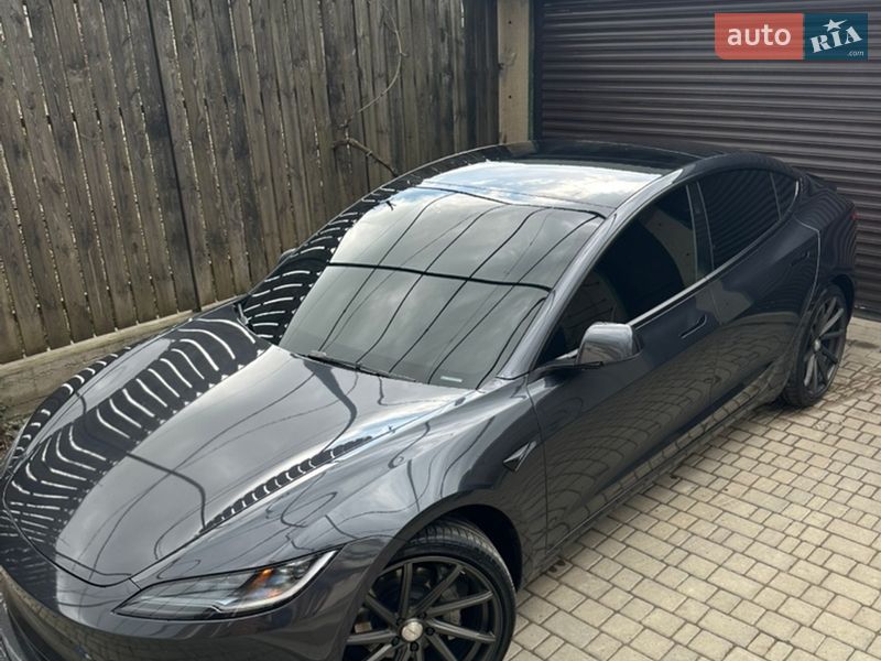 Седан Tesla Model 3 2024 в Черноморске