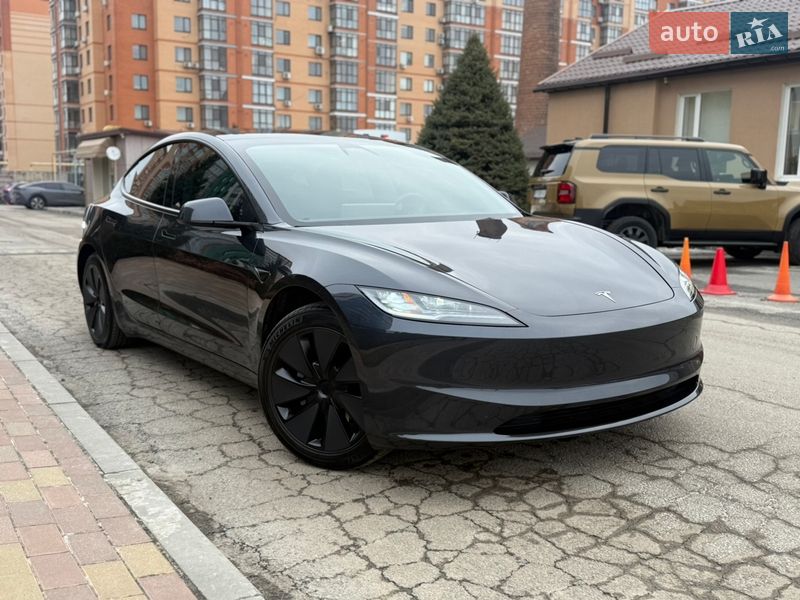 Седан Tesla Model 3 2024 в Днепре