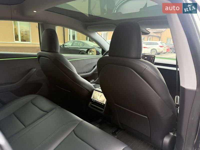Седан Tesla Model 3 2024 в Днепре