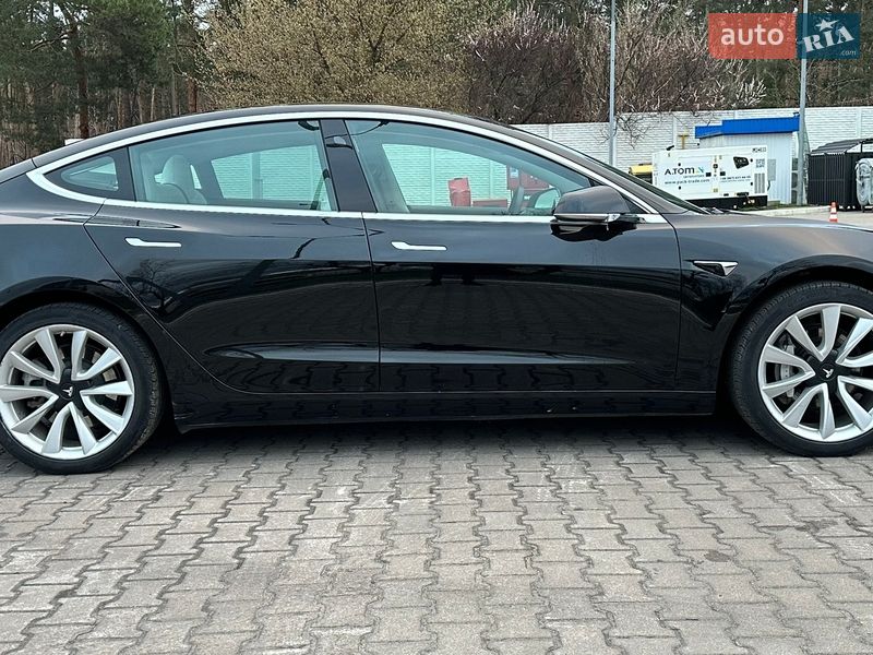 Седан Tesla Model 3 2020 в Киеве