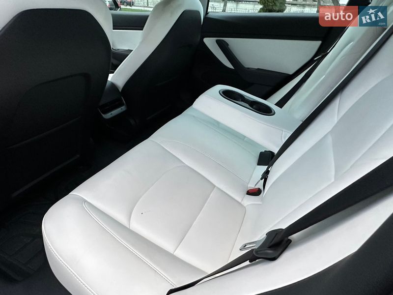 Седан Tesla Model 3 2020 в Киеве