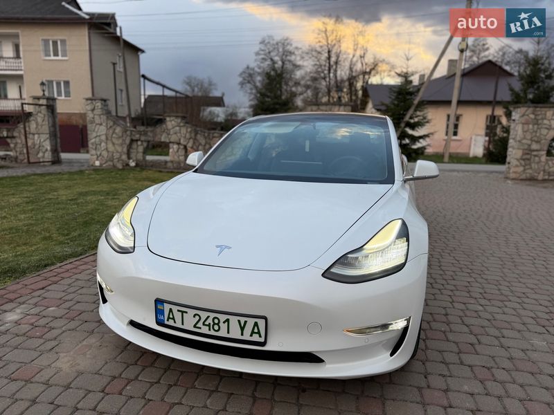 Седан Tesla Model 3 2019 в Калуші