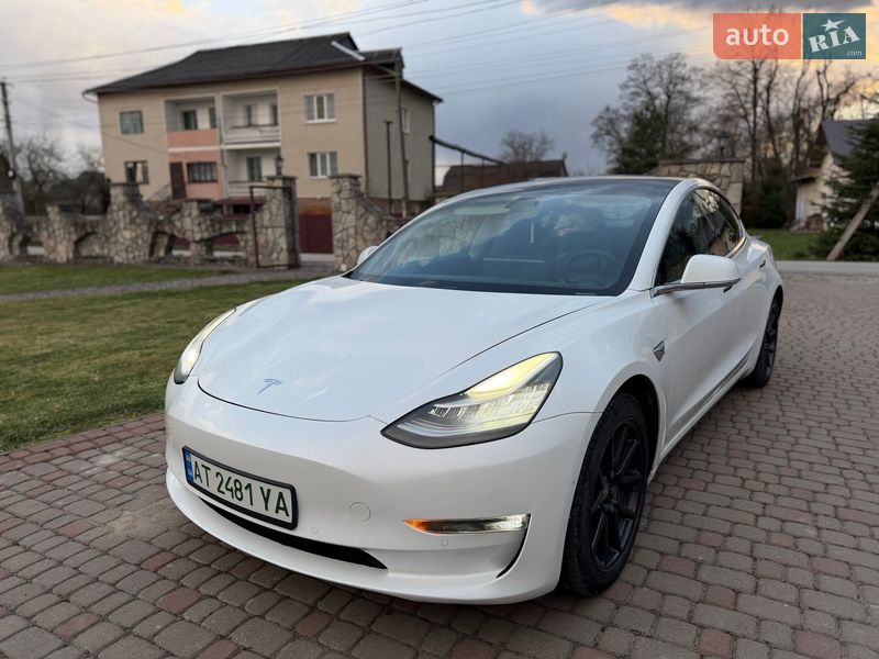 Седан Tesla Model 3 2019 в Калуші