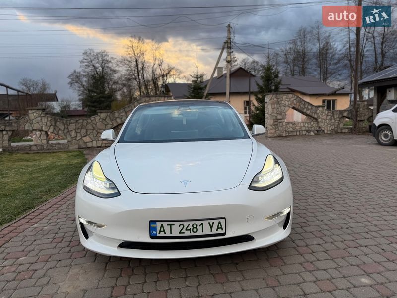 Седан Tesla Model 3 2019 в Калуші