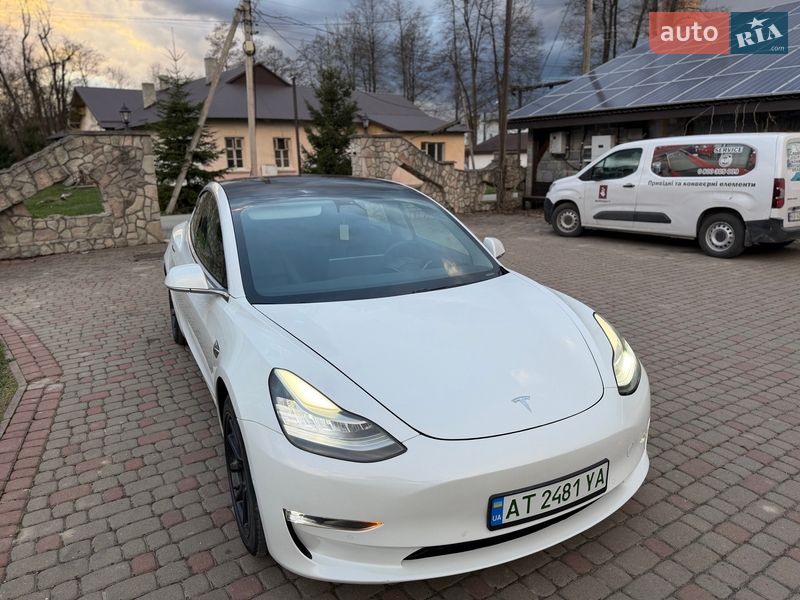 Седан Tesla Model 3 2019 в Калуше