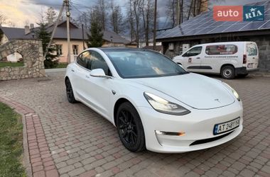 Седан Tesla Model 3 2019 в Калуші