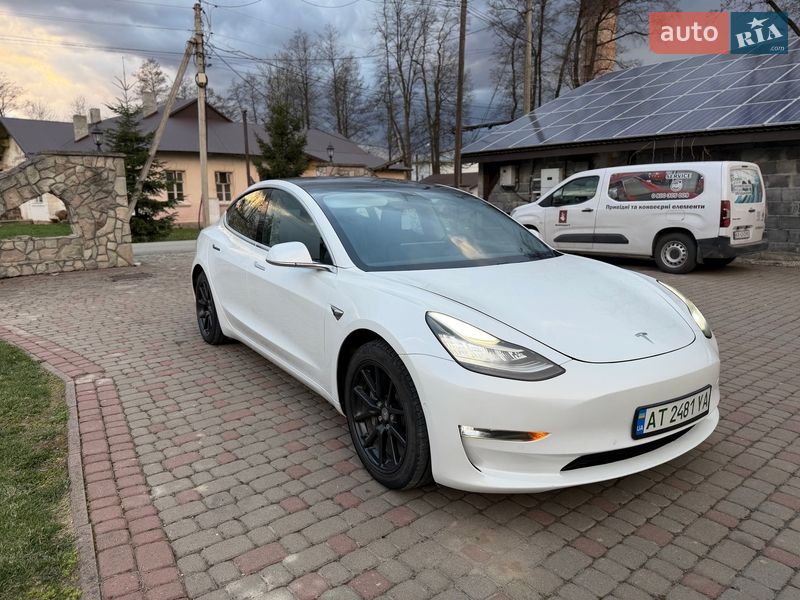 Седан Tesla Model 3 2019 в Калуші