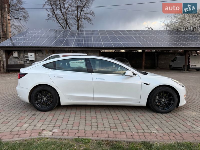 Седан Tesla Model 3 2019 в Калуші