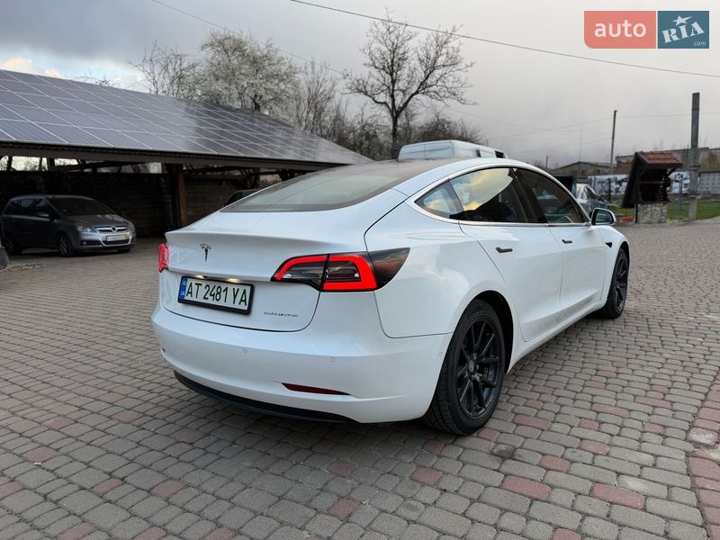 Седан Tesla Model 3 2019 в Калуші