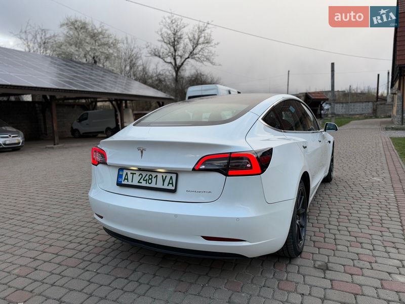 Седан Tesla Model 3 2019 в Калуші