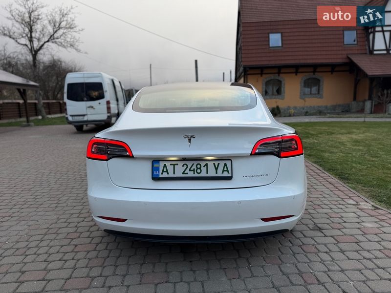 Седан Tesla Model 3 2019 в Калуші