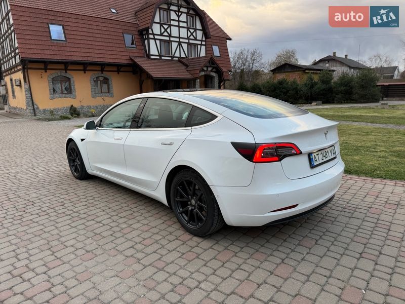 Седан Tesla Model 3 2019 в Калуші