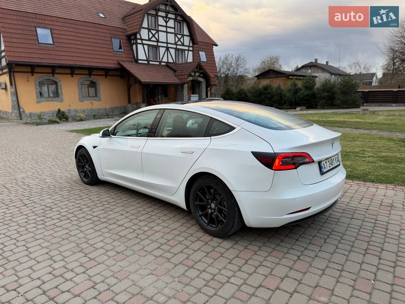 Седан Tesla Model 3 2019 в Калуші
