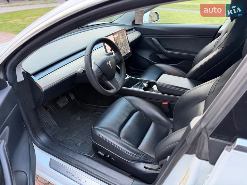 Седан Tesla Model 3 2019 в Калуші