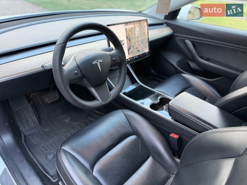 Седан Tesla Model 3 2019 в Калуші