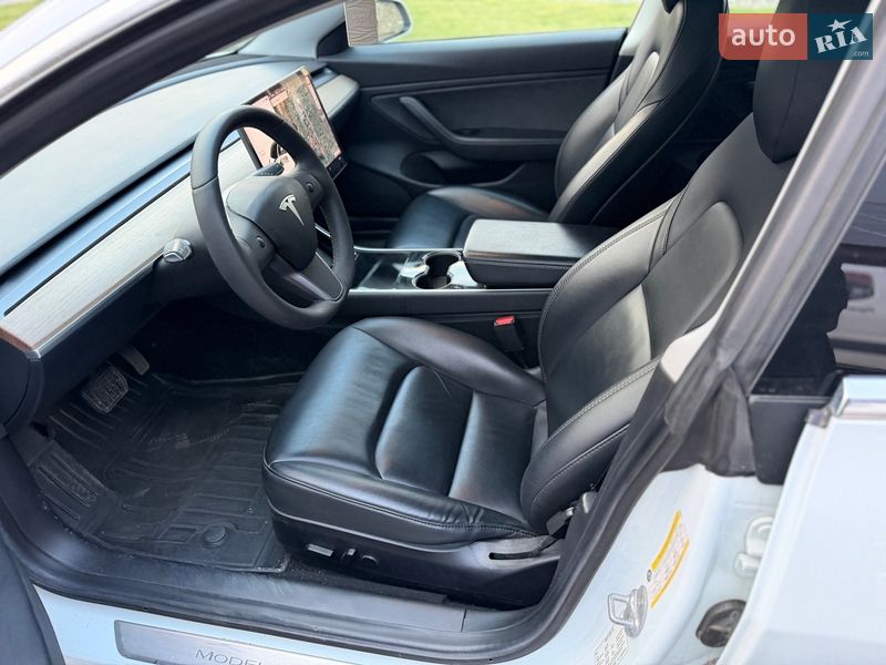 Седан Tesla Model 3 2019 в Калуші